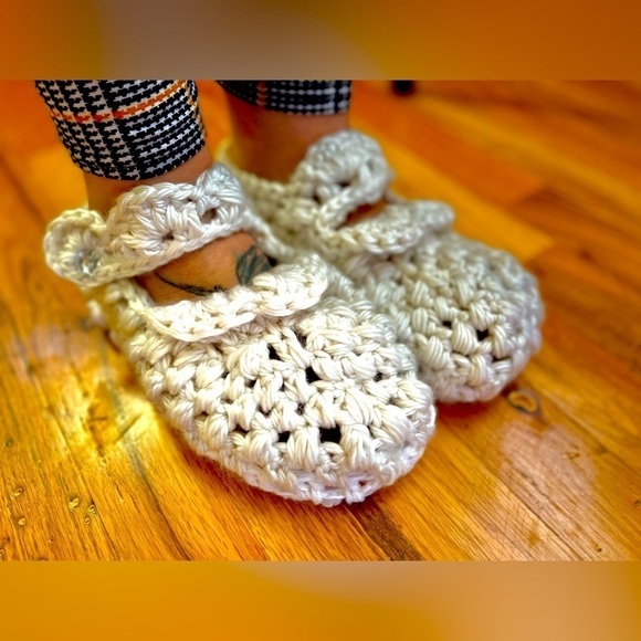 COZY HANDMADE CROCHETED MARY JANE SLIPPERS - Picture 4 of 10